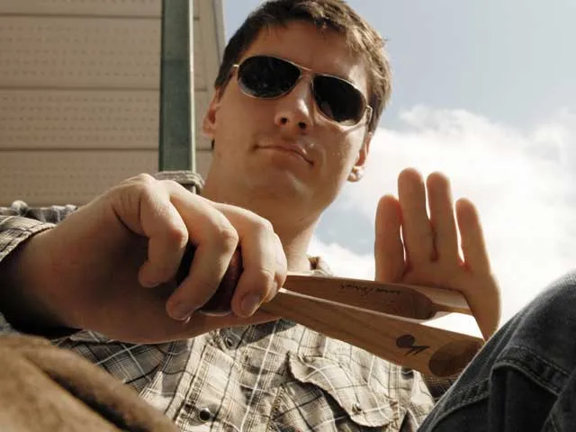 Jouer de la cuillère musicale