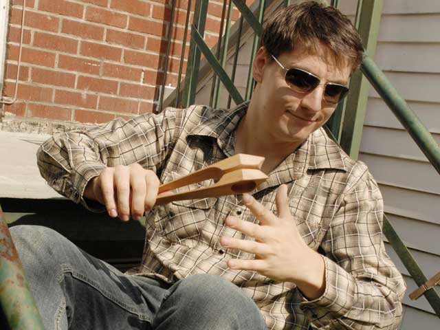 Jouer de la cuillère musicale